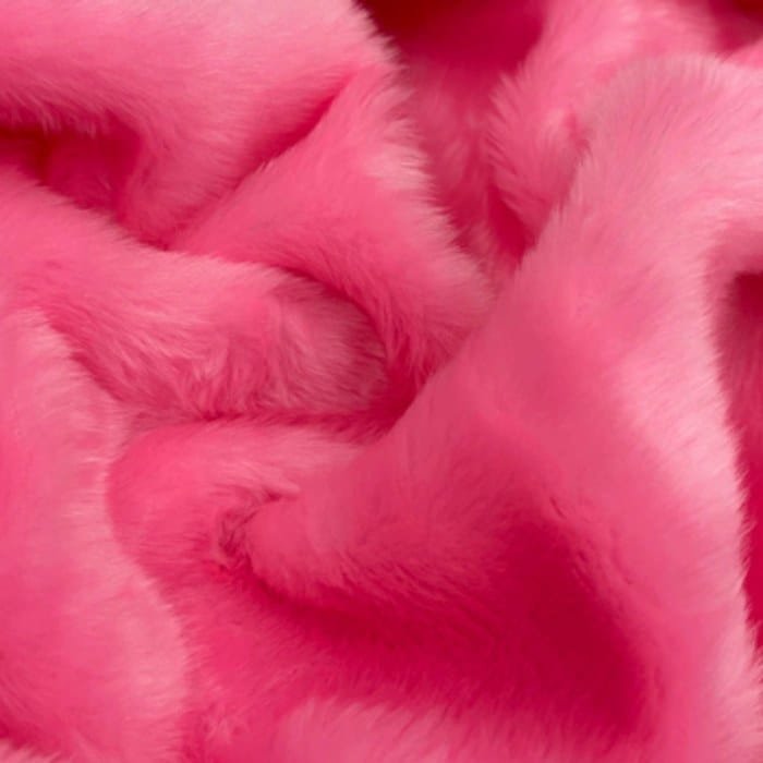 Muestra de tela peluche color coral, textura de pelo.