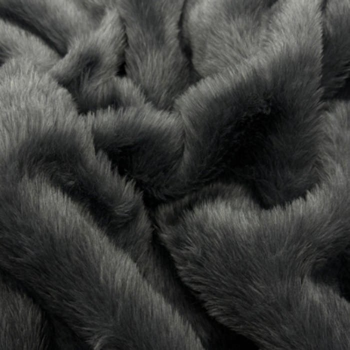 Muestra de tela peluche color gris oscuro, textura de pelo.