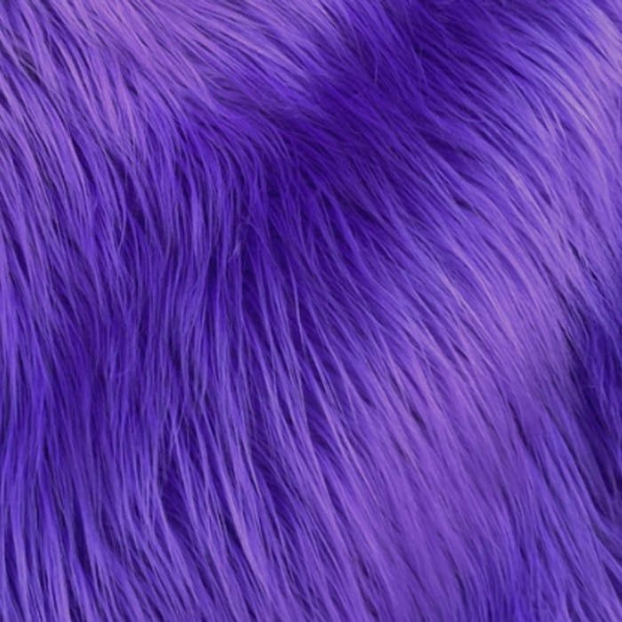 Muestra de tela peluche color violeta oscuro, textura de pelo.